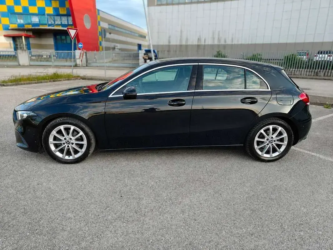 Usata Mercedes A180 116 CV (85 kW) 2019 Nero Berlina
