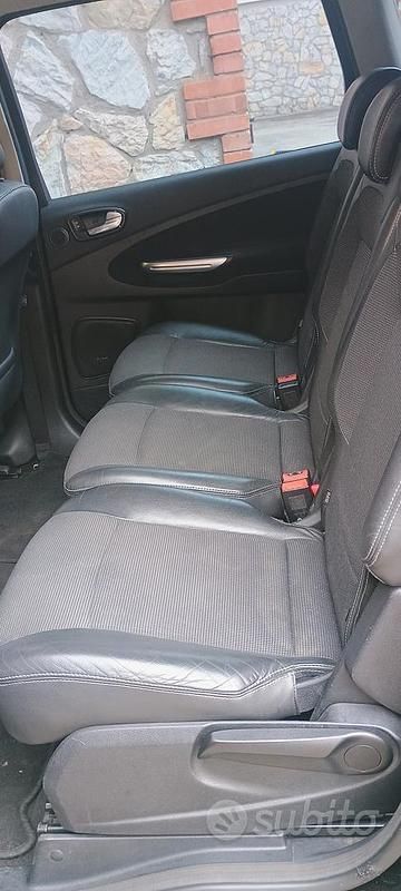 Usata Ford S-MAX Titanium 140 CV (102 kW) 2008 Nero Monovolume