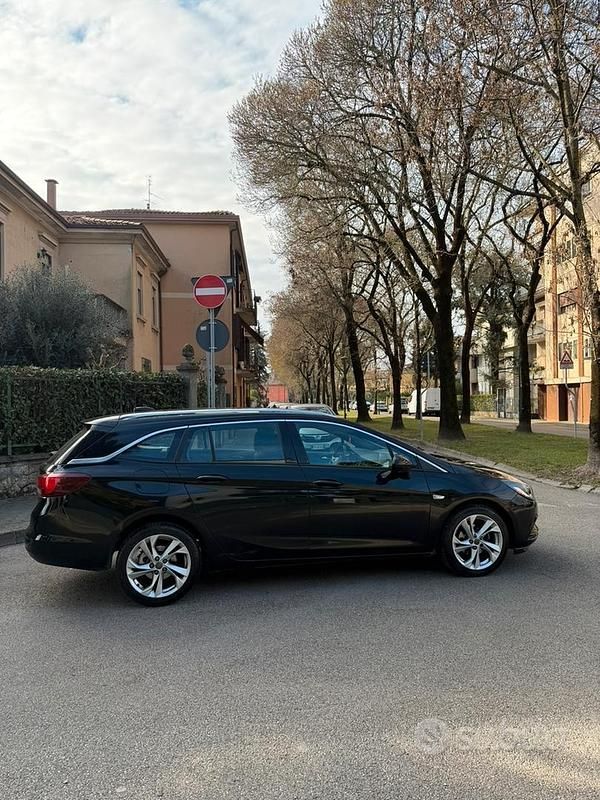 Usata Opel Astra 110 CV (80 kW) 2017 Nero Station wagon