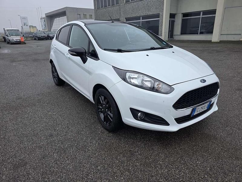 Usata Ford Fiesta 95 CV (69 kW) 2017 Bianco Berlina