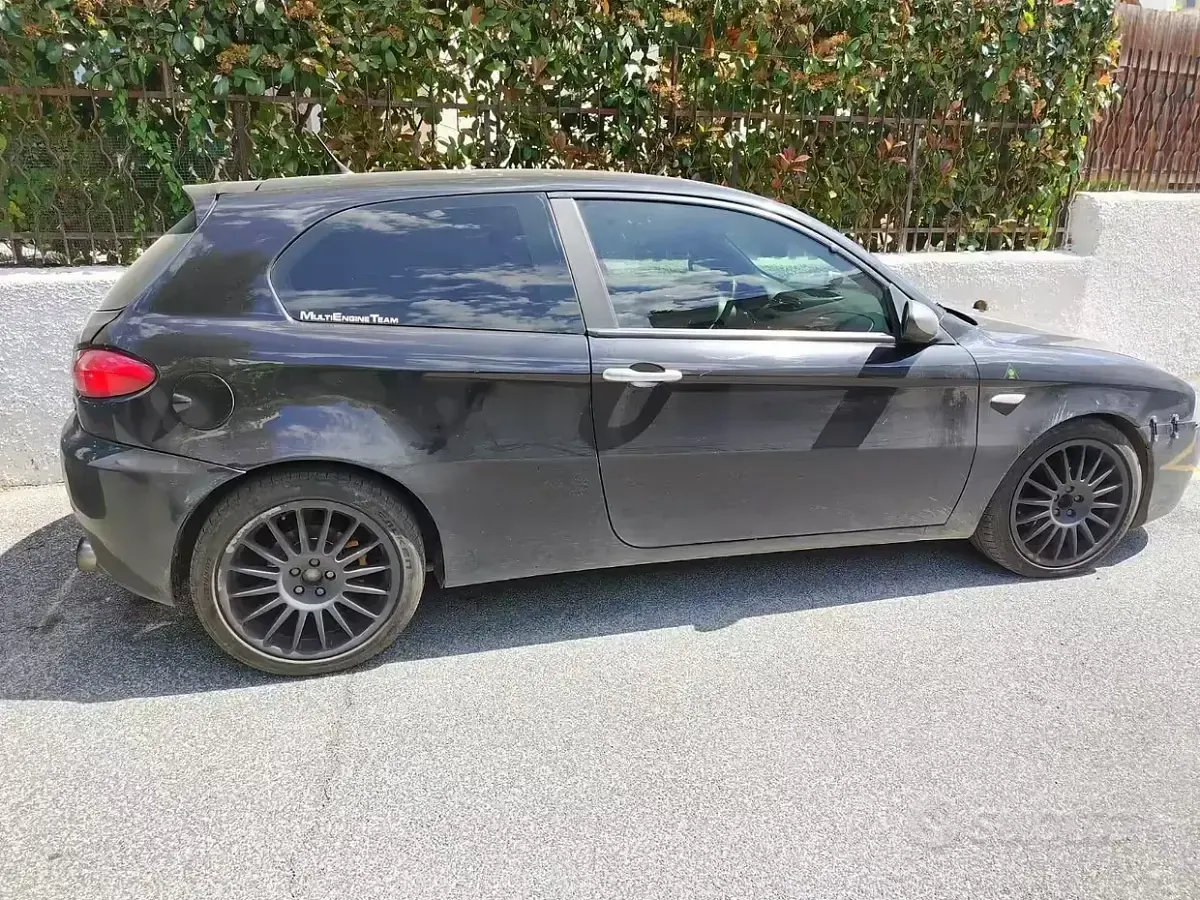 Usata Alfa Romeo 147 150 CV (110 kW) 2007 Nero Utilitaria