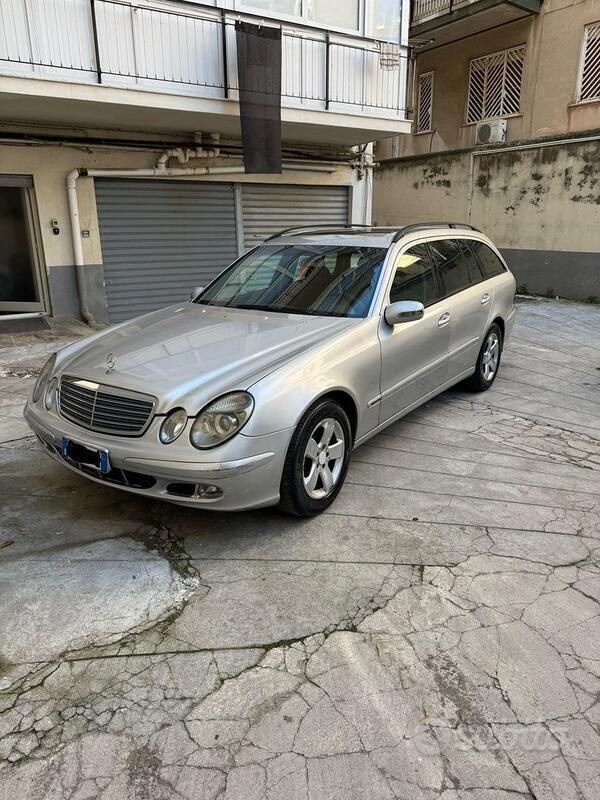 Usata Mercedes 220 Classic 150 CV (110 kW) 2003 Grigio Station wagon