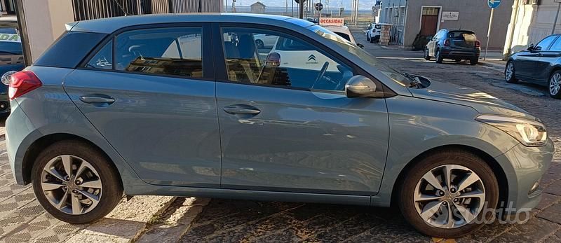 Usata Hyundai i20 Comfort 75 CV (55 kW) 2015 Grigio Berlina