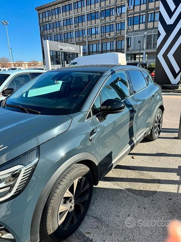 Usata Renault Captur Techno 100 CV (73 kW) 2022 Blu SUV