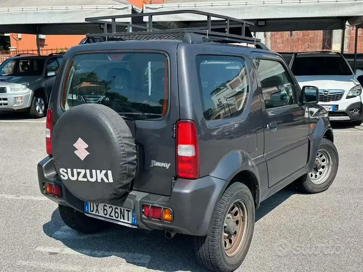 Usata Suzuki Jimny 85 CV (62 kW) 2009 Grigio SUV