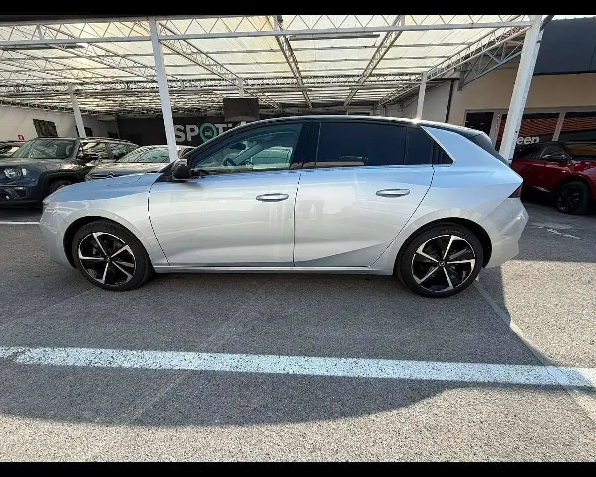 Usata Opel Astra Business Elegance 131 CV (96 kW) 2023 Grigio Utilitaria