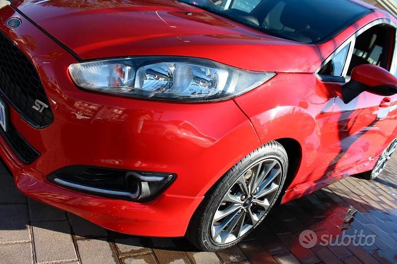 Usata Ford Fiesta ST-Line 95 CV (69 kW) 2017 Rosso Utilitaria