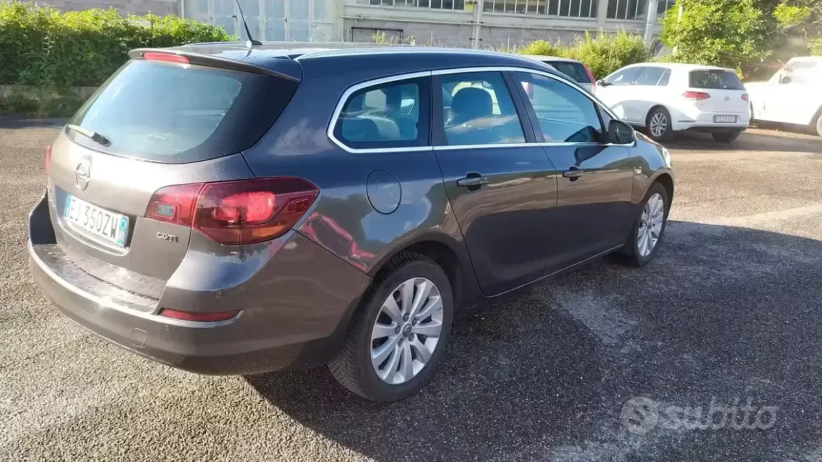 Usata Opel Astra Cosmo 125 CV (91 kW) 2011 Grigio Station wagon