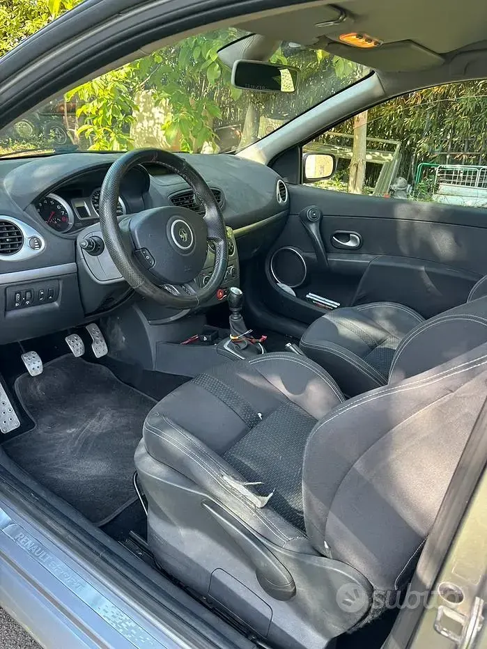 Usata Renault Clio R.S. R.S. 200 CV (147 kW) 2007 Utilitaria