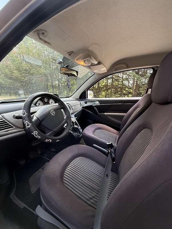 Usata Lancia Ypsilon 60 CV (44 kW) 2010 Utilitaria