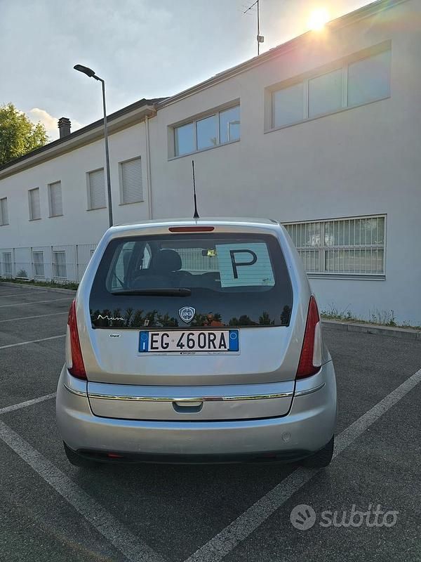 Usata Lancia Musa 95 CV (69 kW) 2011 Grigio Monovolume