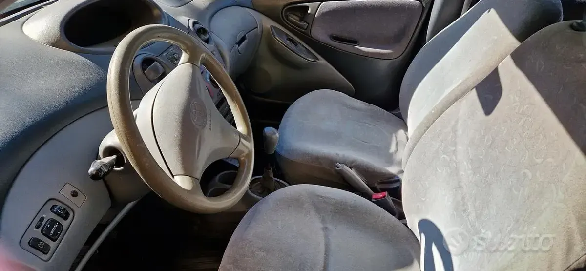 Usata Toyota Yaris 68 CV (50 kW) 2001 Berlina