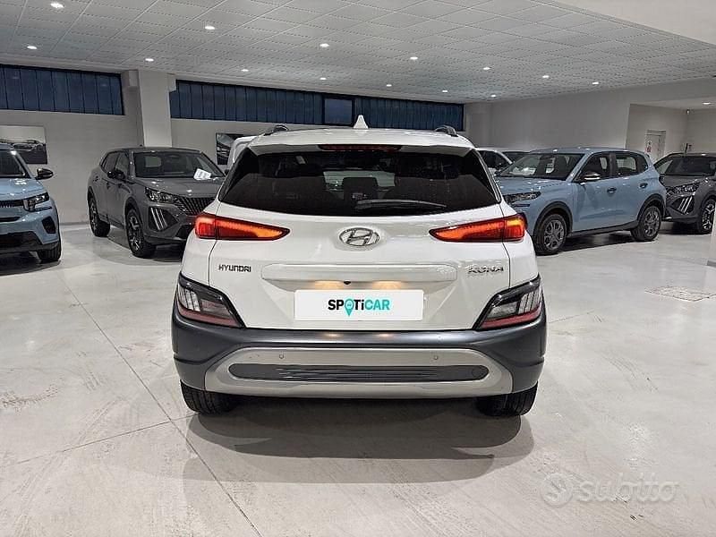 Usata Hyundai Kona 120 CV (88 kW) 2021 Bianco SUV