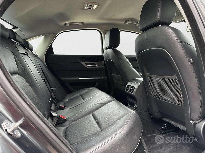 Usata Jaguar XF Prestige 180 CV (132 kW) 2017 Antracite Berlina