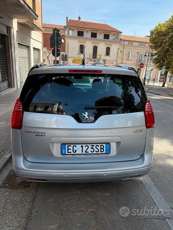 Usata Peugeot 5008 112 CV (82 kW) 2011 Monovolume