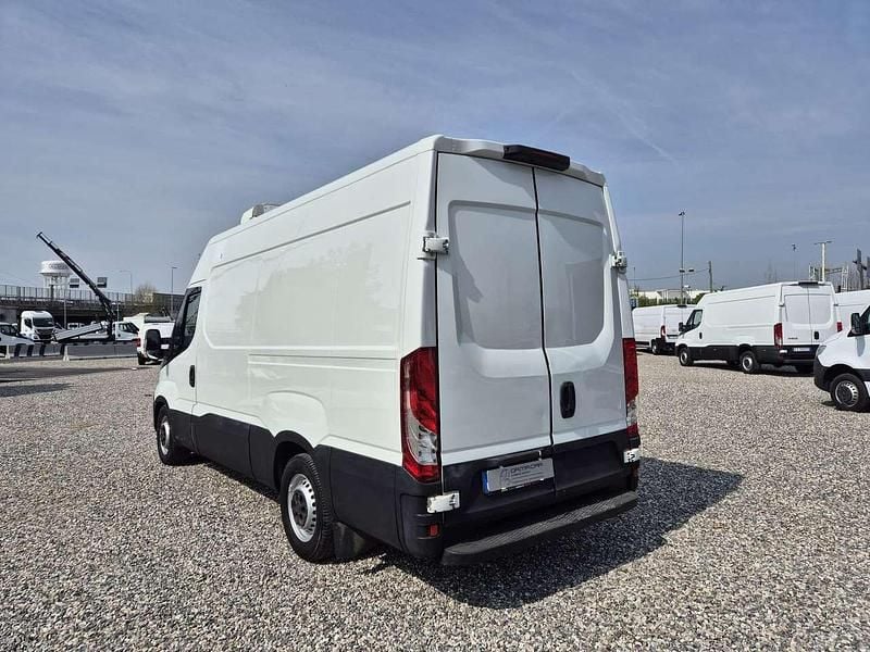 Usata Iveco Daily 126 CV (92 kW) 2016 Bianco Furgone