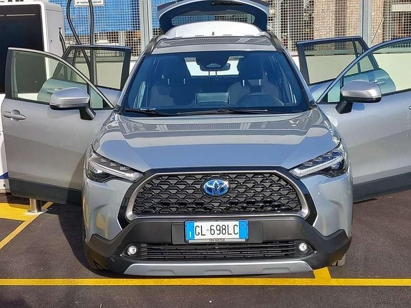 Usata Toyota Corolla Cross Lounge 152 CV (111 kW) 2023 Argento SUV