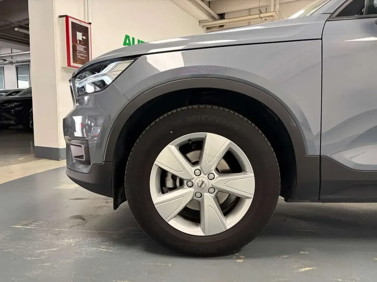 Usata Volvo XC40 Momentum 150 CV (110 kW) 2020 Grigio SUV