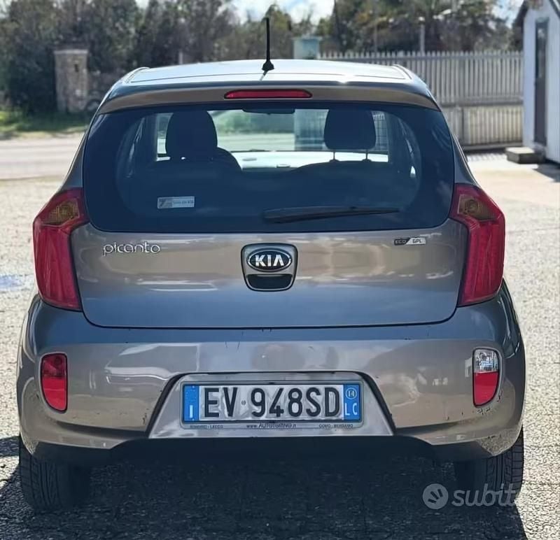 Usata Kia Picanto 67 CV (49 kW) 2015 Giallo Utilitaria