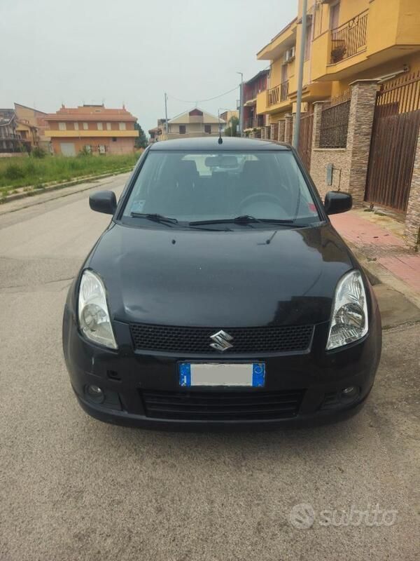Usata 2006 Suzuki Swift Due volumi | 2500 € (Ottimo prezzo) - Immagine 1/4