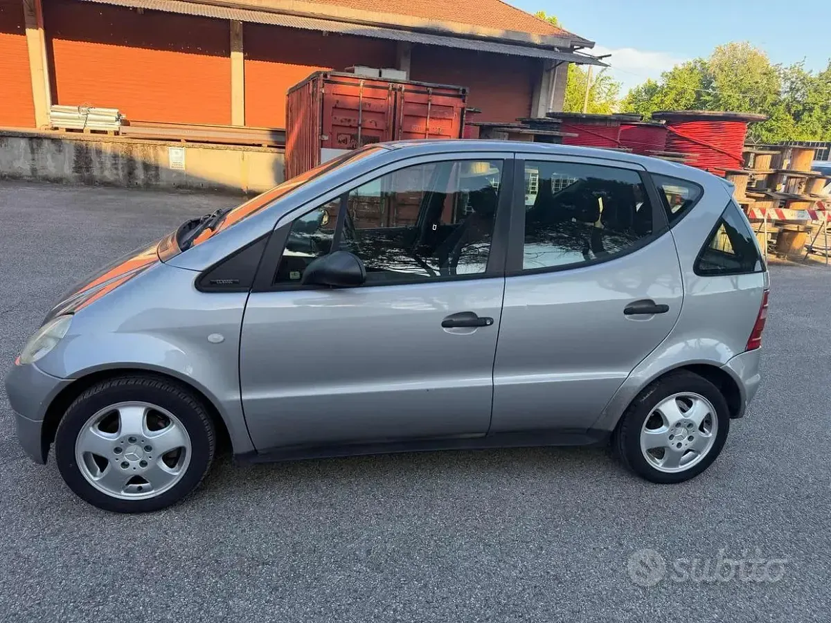 Usata Mercedes A170 Avantgarde 90 CV (66 kW) 2001 Grigio Berlina
