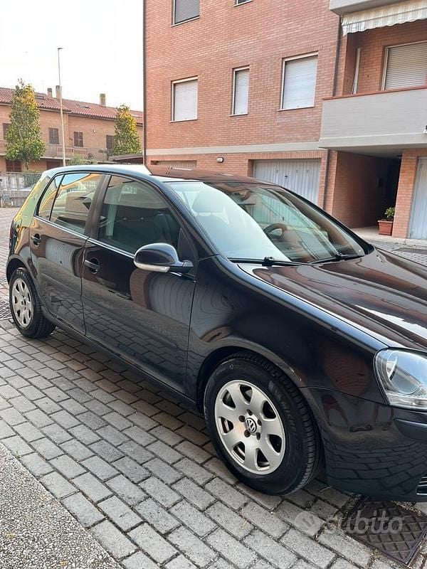 Usata VW Golf V 105 CV (77 kW) 2004 Nero Utilitaria