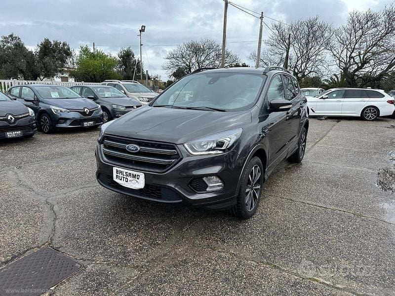 Usata Ford Kuga ST-Line 120 CV (88 kW) 2017 Grigio SUV