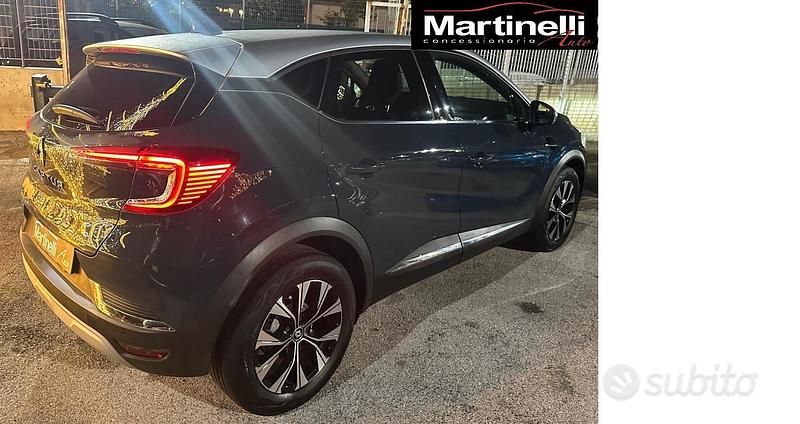 Usata Renault Captur Techno 100 CV (73 kW) 2022 Blu SUV