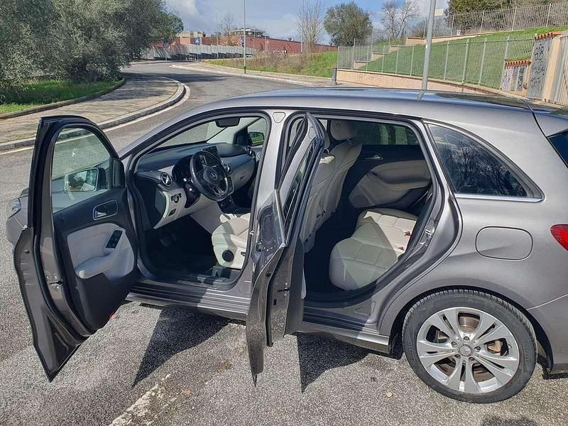 Usata Mercedes B180 109 CV (80 kW) 2016 Grigio Monovolume