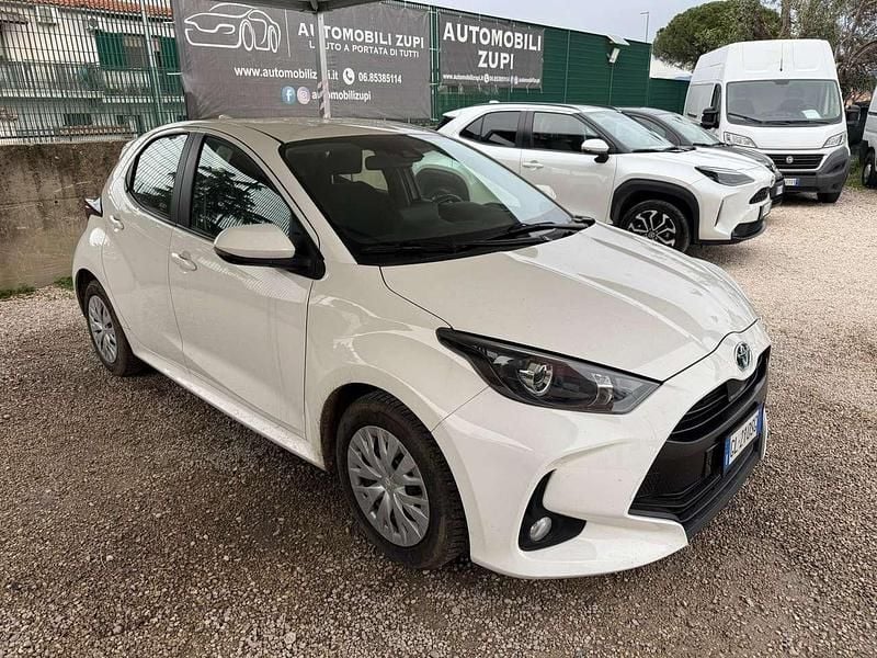 Usata Toyota Yaris Hybrid Active 92 CV (67 kW) 2022 Bianco Berlina