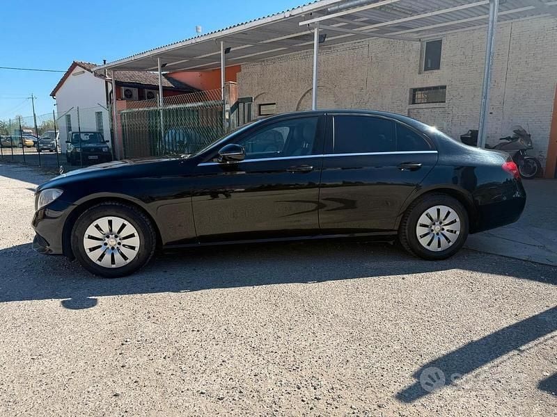 Usado Mercedes E220 Business 194 CV (142 kW) 2016 Negro Berlina