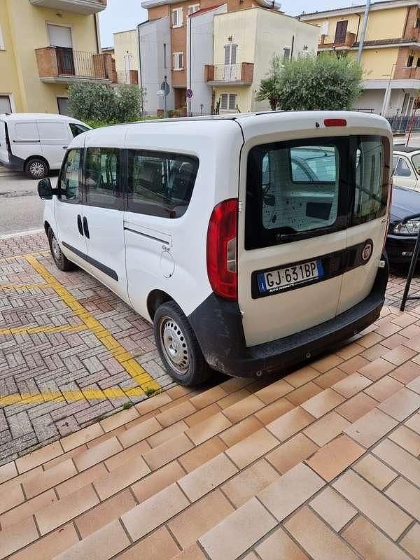Usata Fiat Doblò 63 CV (46 kW) 2017 Bianco Monovolume