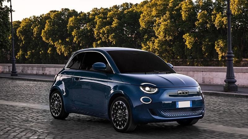 Usata Fiat 500e Action 42 kW (58 CV) 2024 Ice white Berlina