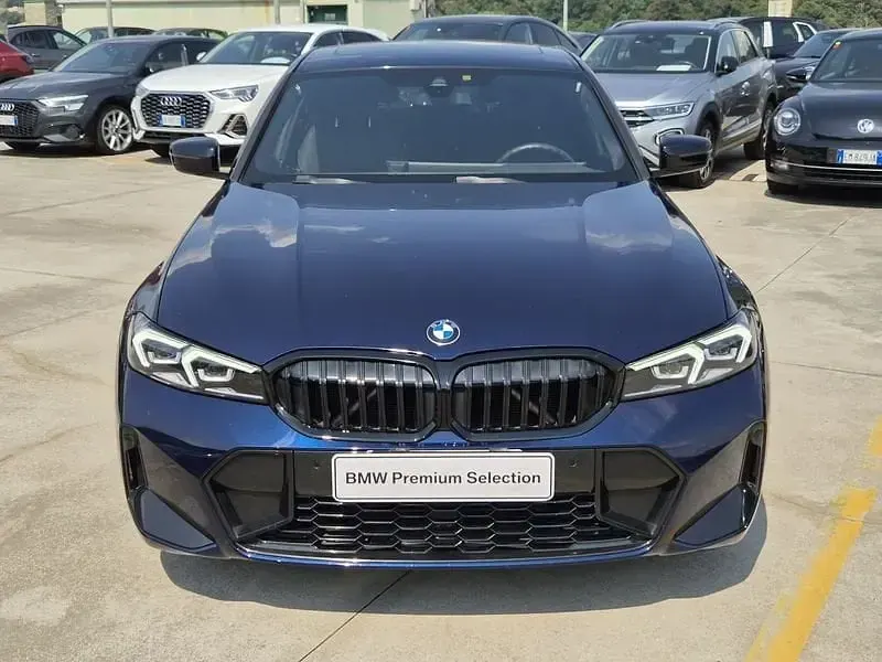Usata BMW 330 M Sport 286 CV (210 kW) 2023 Blu scuro Utilitaria