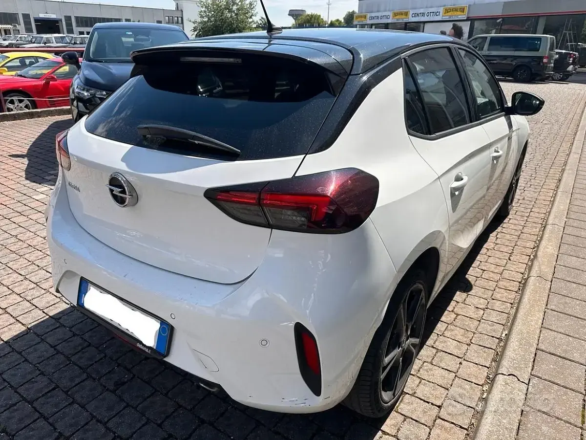 Usata Opel Corsa Elegance 101 CV (74 kW) 2021 Bianco Utilitaria