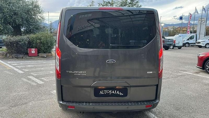 Usata Ford Tourneo Titanium 185 CV (136 kW) 2021 Magnetic grey Monovolume