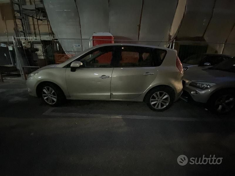 Usata Renault Scénic III 110 CV (80 kW) 2009 Giallo Monovolume