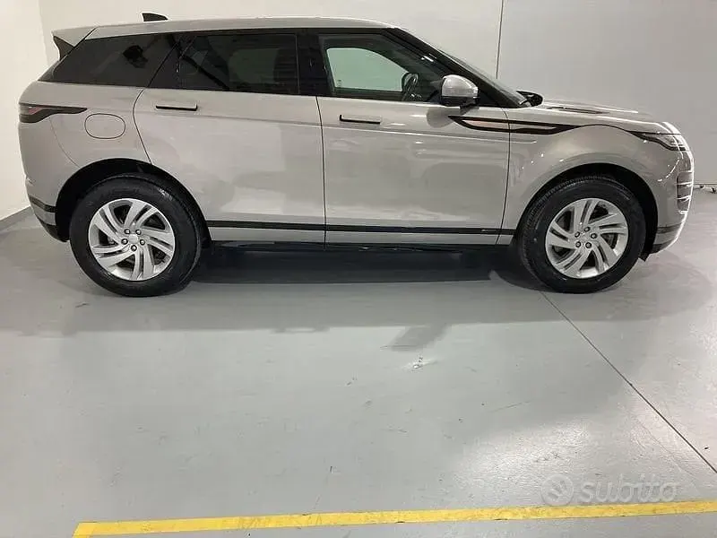 Usata Land Rover Range Rover evoque R-Dynamic 149 CV (109 kW) 2019 Argento SUV