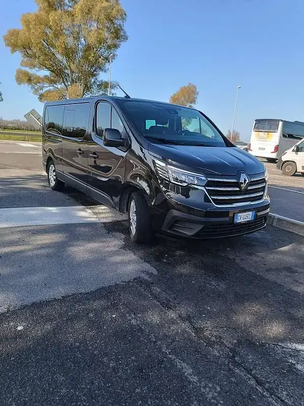 Usata Renault Trafic 150 CV (110 kW) 2024 Nero Monovolume