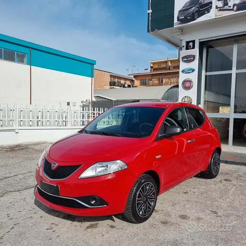 Gebraucht Lancia Ypsilon Platinum 69 PS (50 kW) 2018 Rot Kleinwagen