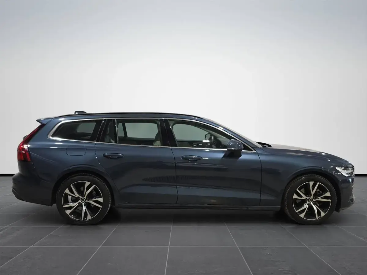 Usata Volvo V60 Core 197 CV (144 kW) 2023 Blu Station wagon
