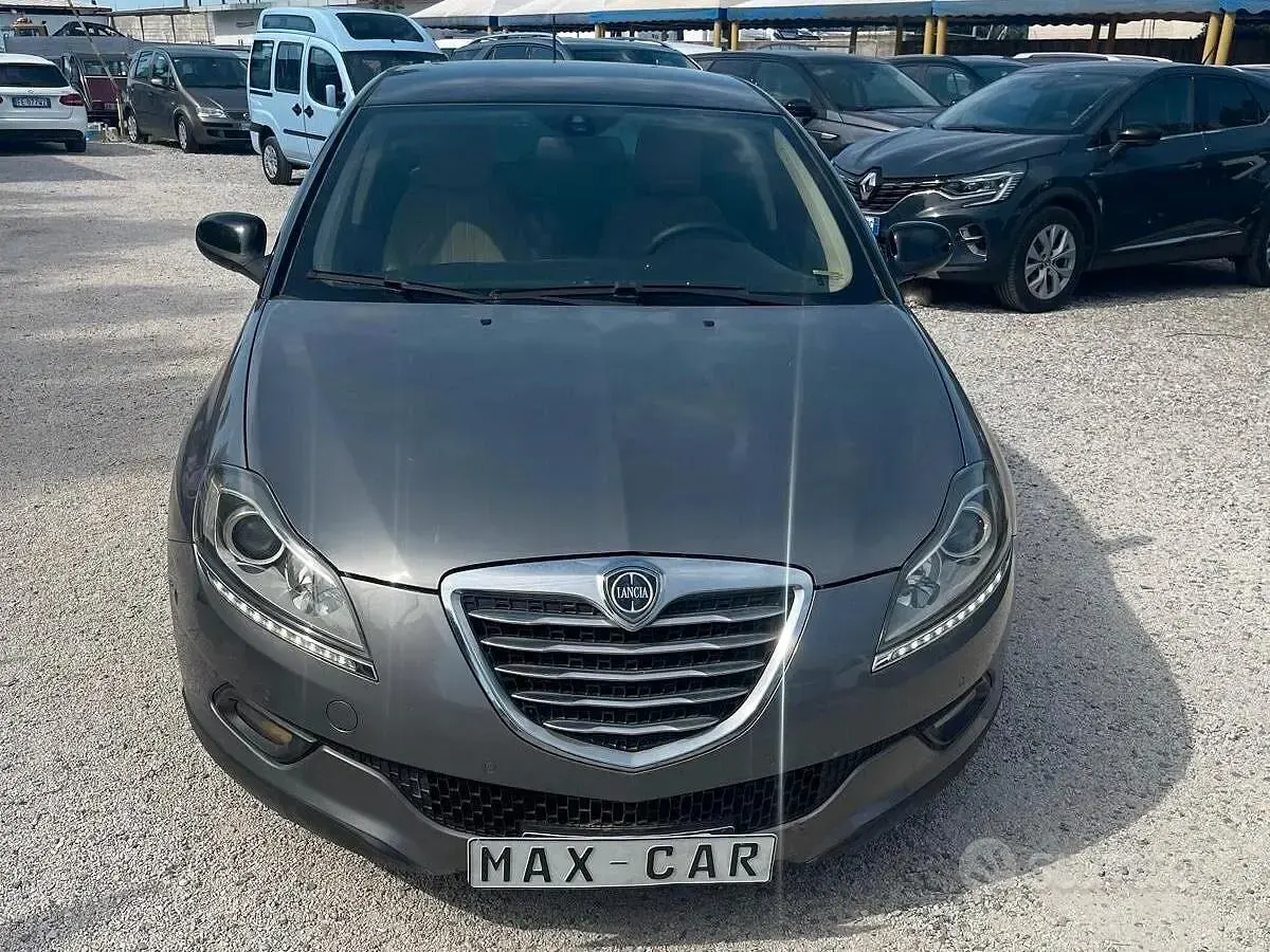 Usata Lancia Delta Platinum 190 CV (139 kW) 2013 Grigio Utilitaria