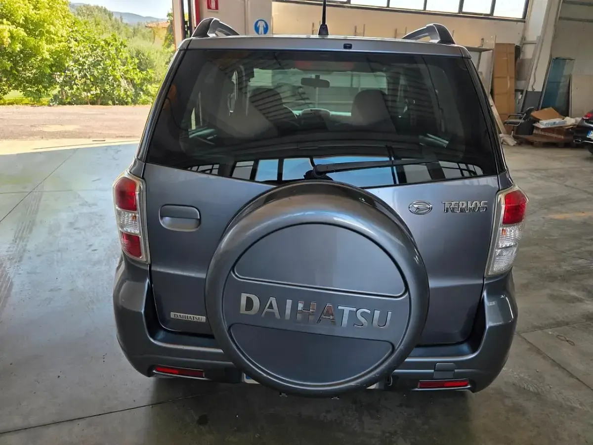Usata Daihatsu Terios 104 CV (76 kW) 2011 Argento SUV