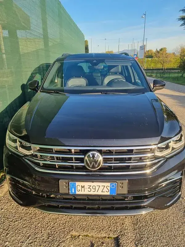 Usata VW Tiguan R-line 150 CV (110 kW) 2023 Nero SUV