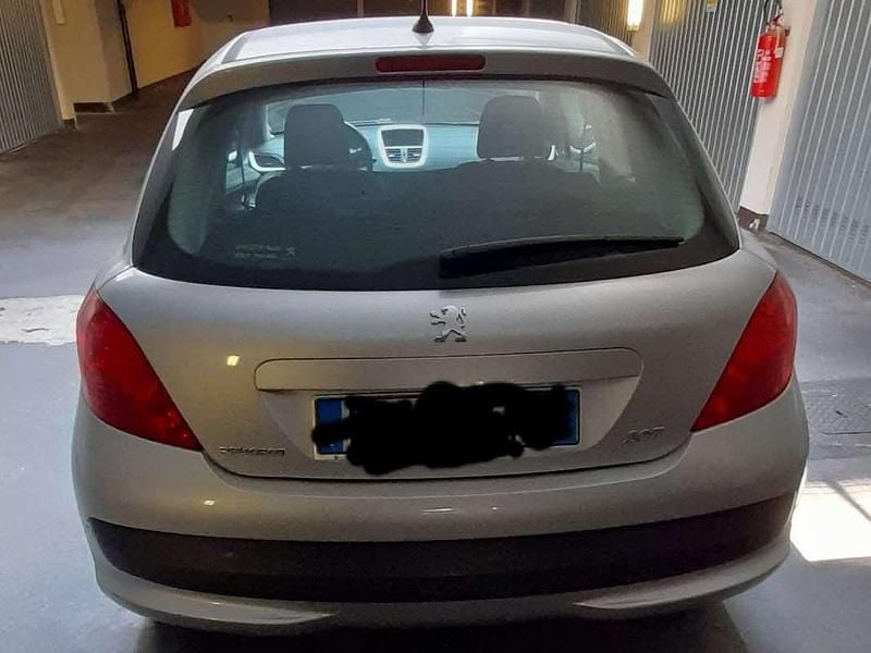 Grigio Usata 2007 Peugeot 207 Tre volumi | 5000 € (Cara) - Immagine 1/4