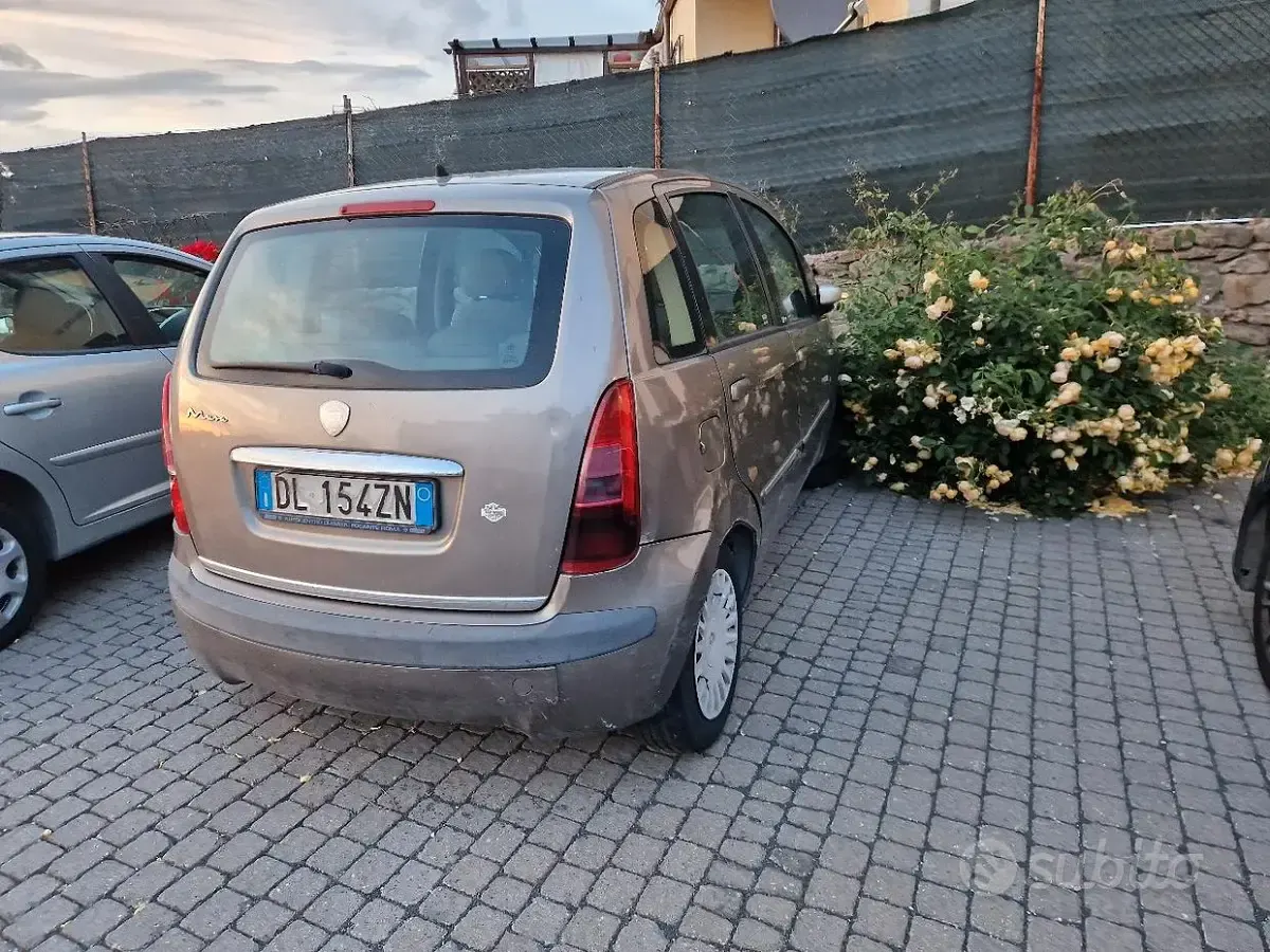 Usata Lancia Musa 95 CV (69 kW) 2007 Grigio Monovolume