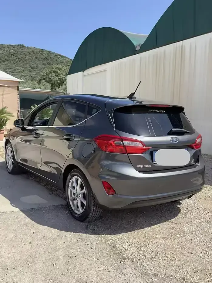 Usata Ford Fiesta 75 CV (55 kW) 2018 Grigio Utilitaria