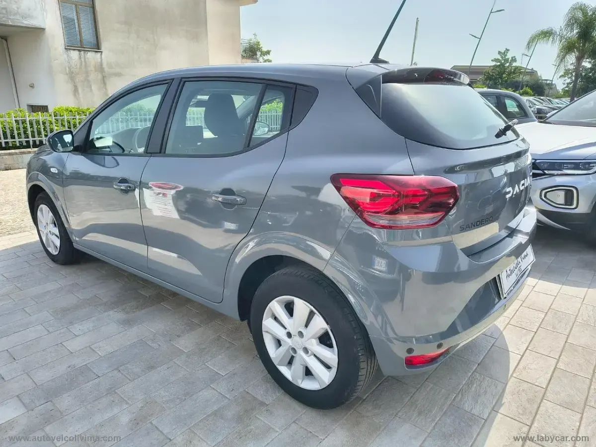 Usata Dacia Sandero Comfort 101 CV (74 kW) 2023 Grigio Berlina