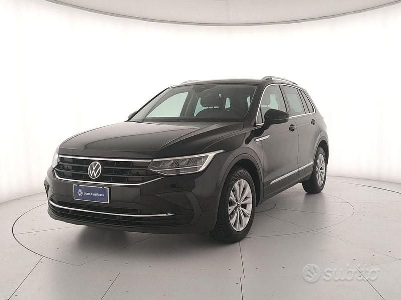 Usata VW Tiguan Life 122 CV (89 kW) 2023 Deep black perlato SUV