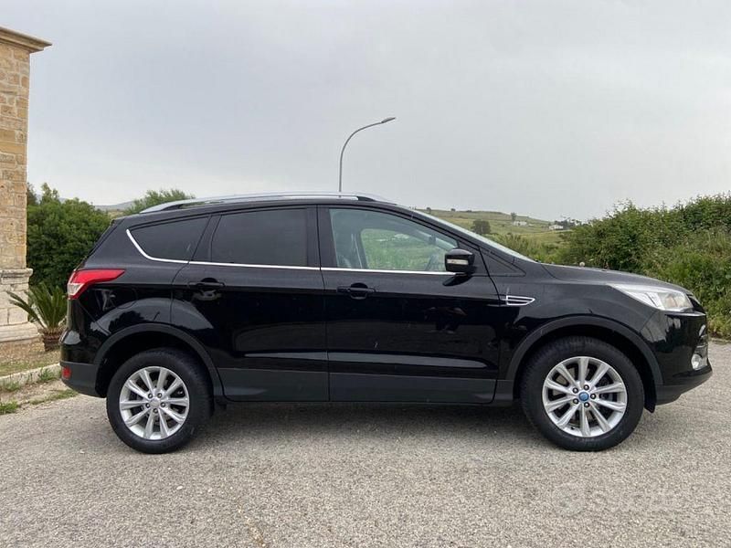 Usata Ford Kuga Titanium 120 CV (88 kW) 2015 Nero SUV